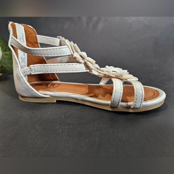 Girls White Flower Flat Sandals - Picture 8 of 12